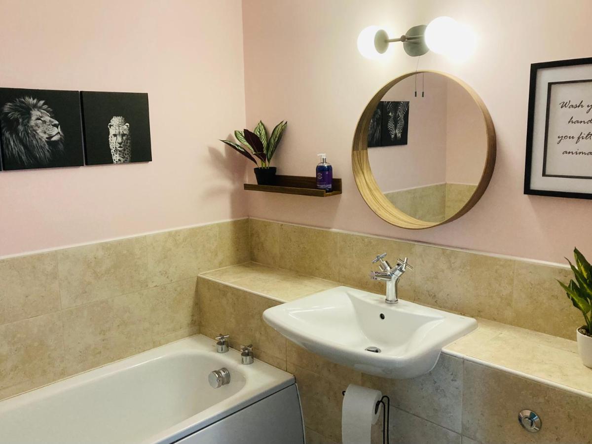 Jungle Escape, City Apartment With Parking & Terrace Chester Exterior photo