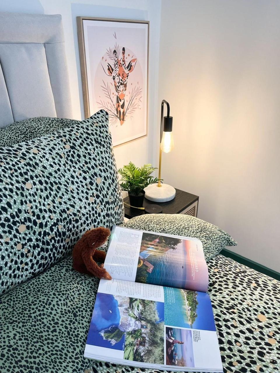 Jungle Escape, City Apartment With Parking & Terrace Chester Exterior photo
