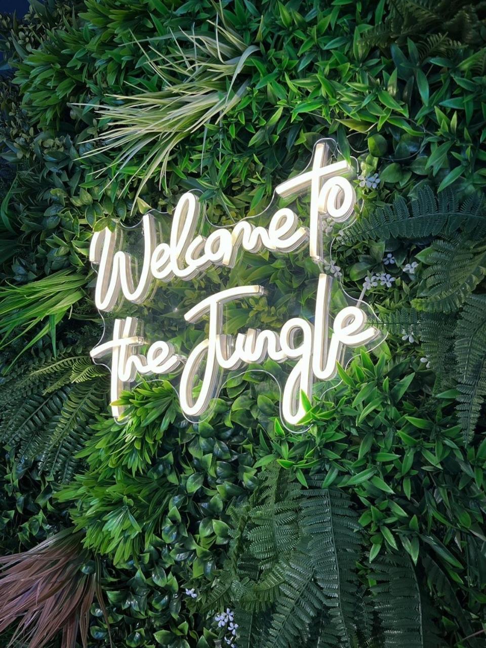 Jungle Escape, City Apartment With Parking & Terrace Chester Exterior photo